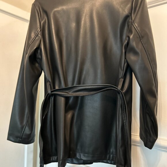 Cleo Women’s Petite Vegan Leather Shirt Jacket - Picture 4 of 6